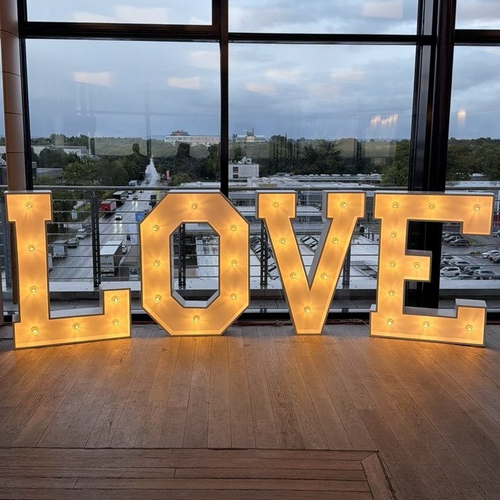 LOVE-Buchstaben Aachen LOVE- Buchstaben mieten Aachen